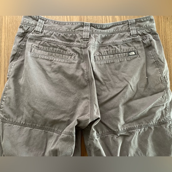 North Face Gray  shorts Men’s size large - Picture 2 of 6